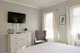Modern Apt 5 Miles to Beach 5 Min Walk to Westerly