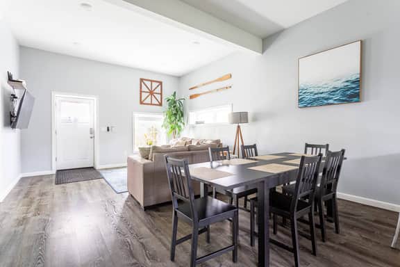 Family Friendly Near Aquarium, Seaport, Downtown