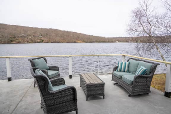 Entire Lakefront House on Pattagansett